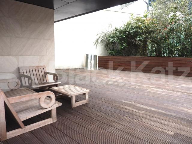 			Overlooking Regents Park!, 2 Bedroom, 1 bath, 1 reception Flat			 Oval Road, PRIMROSE HILL / REGENTS PK